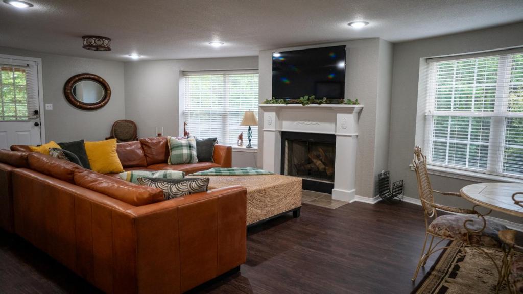 a living room with a couch and a fireplace at Elis Woodland Escape in Russellville