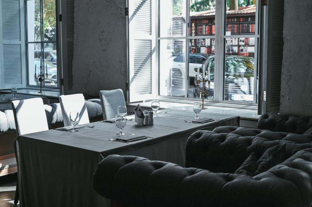 Posezení v ubytování Alexandrovskiy Hotel