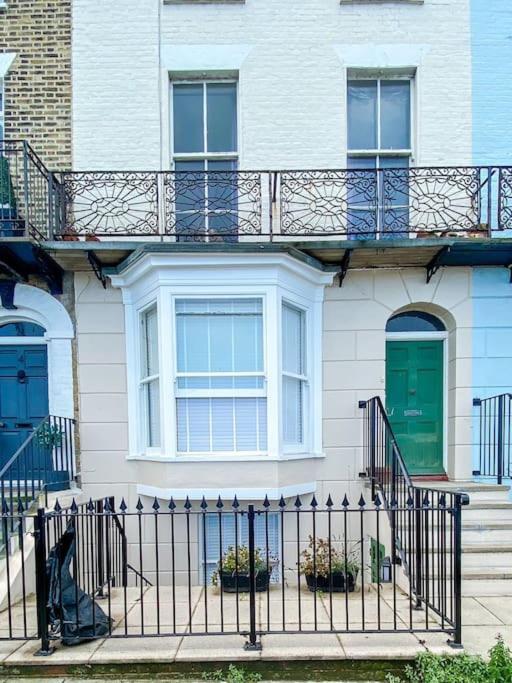 Fotografie z fotogalerie ubytování Victorian sea front apartment v destinaci Margate