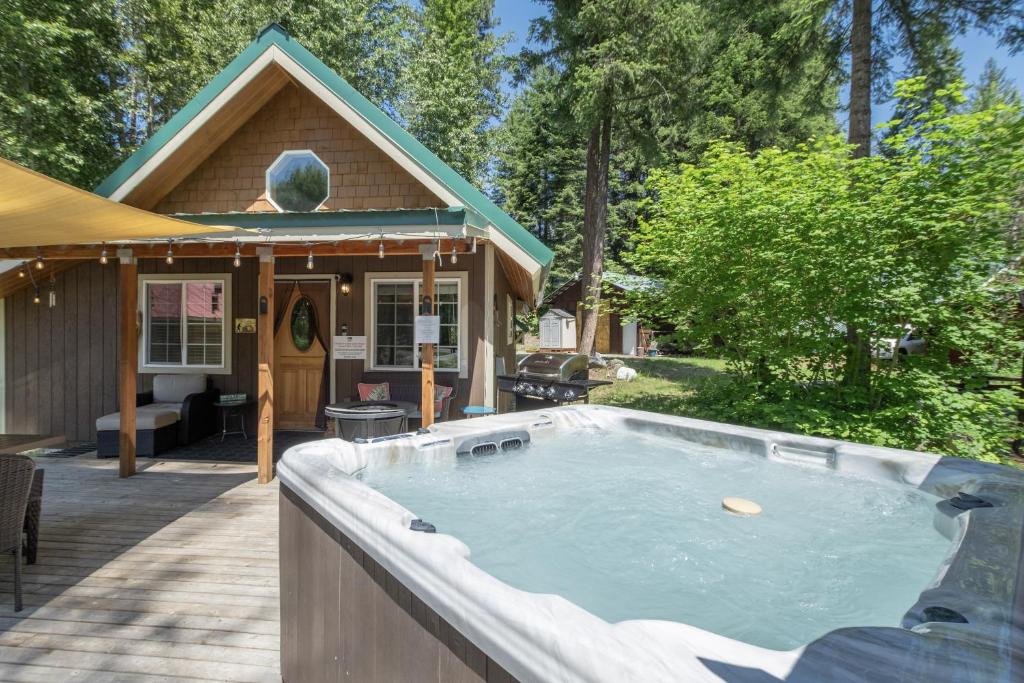 a hot tub in front of a house at Lil Bigfoot Chalet by NW Comfy Cabins in Leavenworth