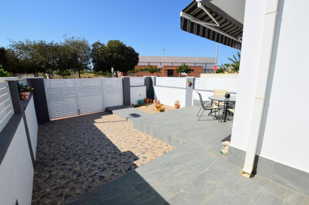 Balkón nebo terasa v ubytování Sucina 2 Bed Bungalow walking distance of tow