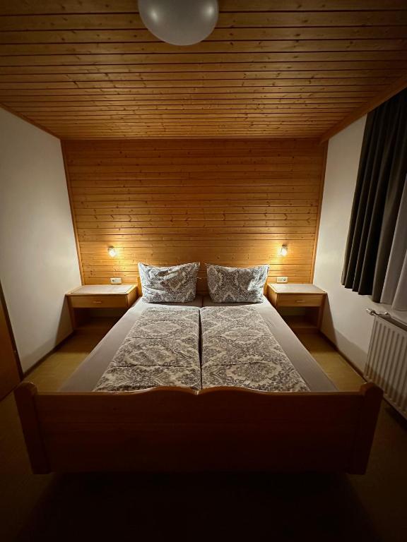 Postel nebo postele na pokoji v ubytování Haus Saxer