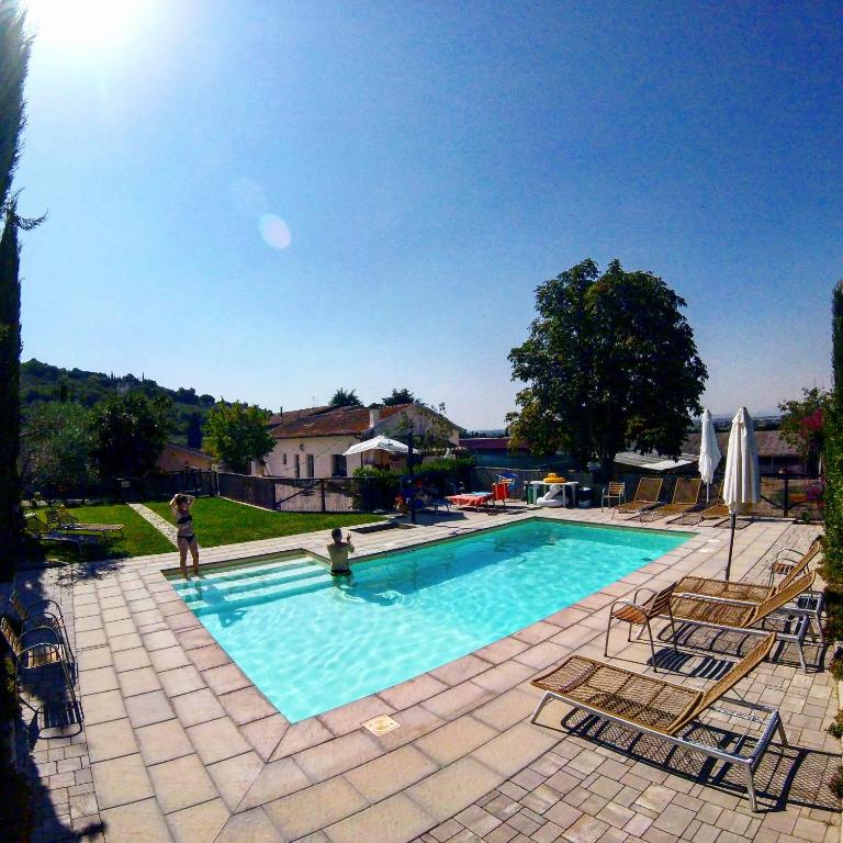 Basen w obiekcie Agriturismo Fattoria Podere Peciano lub w pobliżu