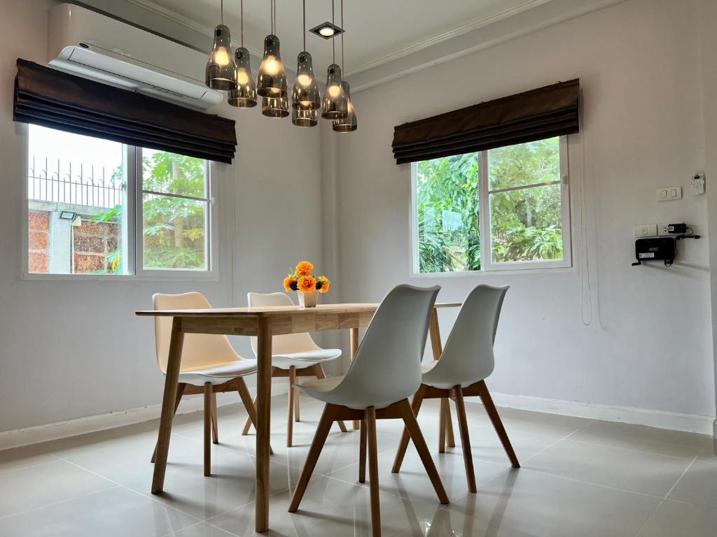 Fotografie z fotogalerie ubytování Happy home บ้านกว้าง ได้ทั้งหลัง ไวไฟฟรี1000Mbps ใกล้สนามบินสุวรรณภูมิ v destinaci Min Buri