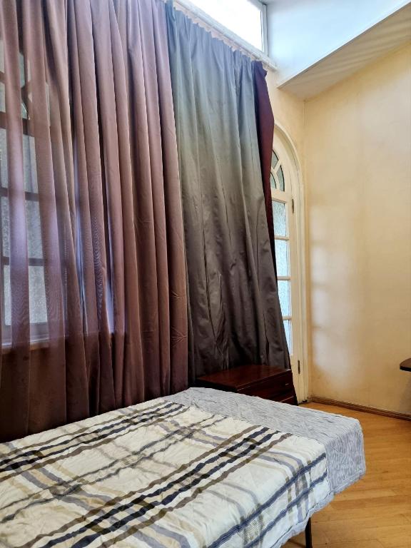 Postel nebo postele na pokoji v ubytování Polonia Tbilisi House