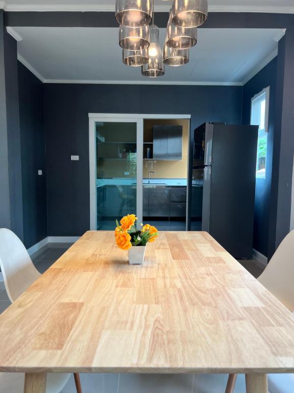 Fotografie z fotogalerie ubytování Happy home บ้านกว้าง ได้ทั้งหลัง ไวไฟฟรี1000Mbps ใกล้สนามบินสุวรรณภูมิ v destinaci Min Buri