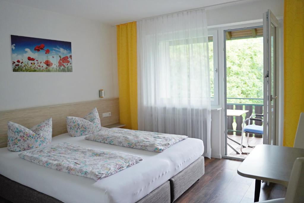 Voodi või voodid majutusasutuse Hotel Faxe Schwarzwälder Hof toas