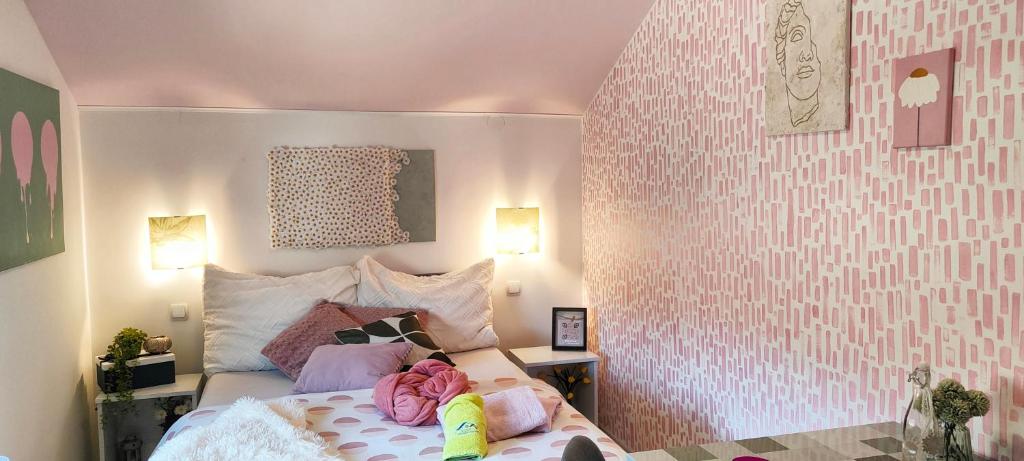 Postel nebo postele na pokoji v ubytování Apartments & rooms Saša