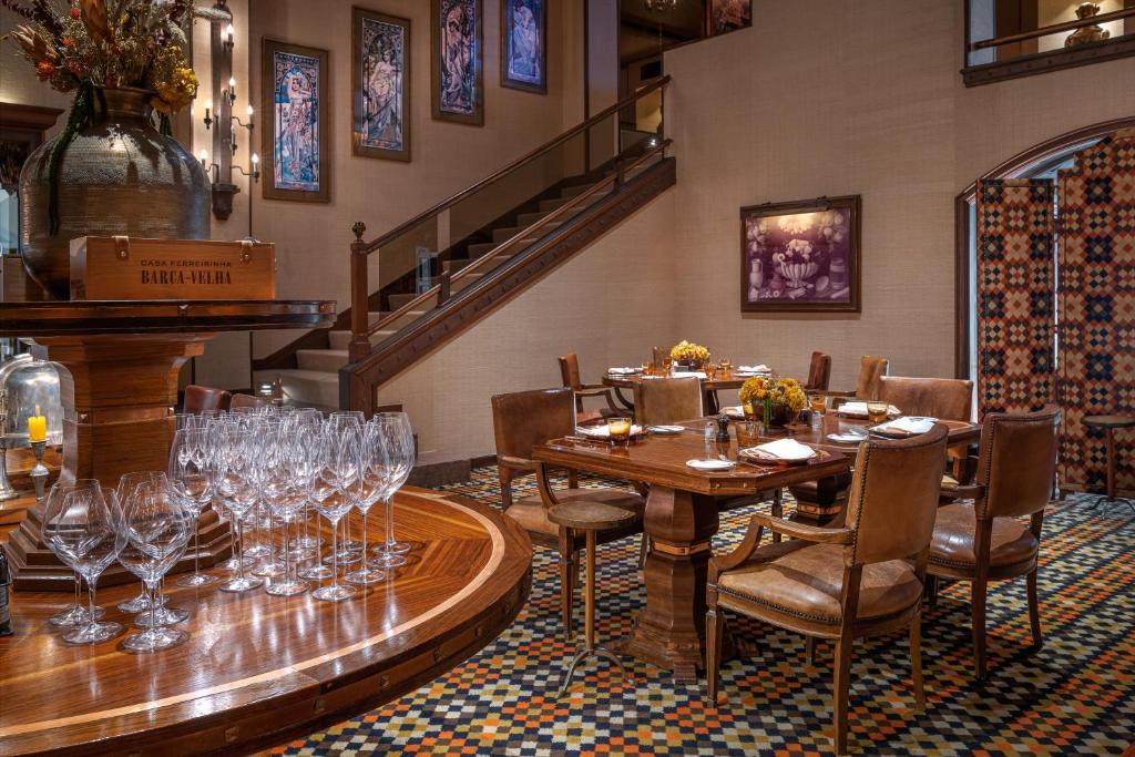 a dining room with a table and wine glasses at Palácio Estoril Hotel, Golf & Wellness in Cascais