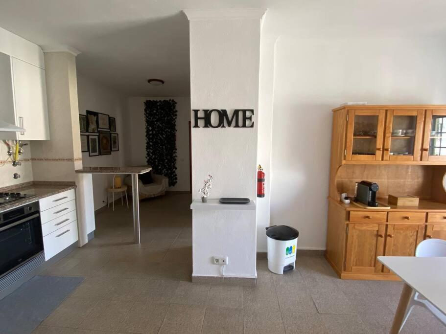 a kitchen with a home sign on the wall at Apartamento para férias-Nazaré in Nazaré