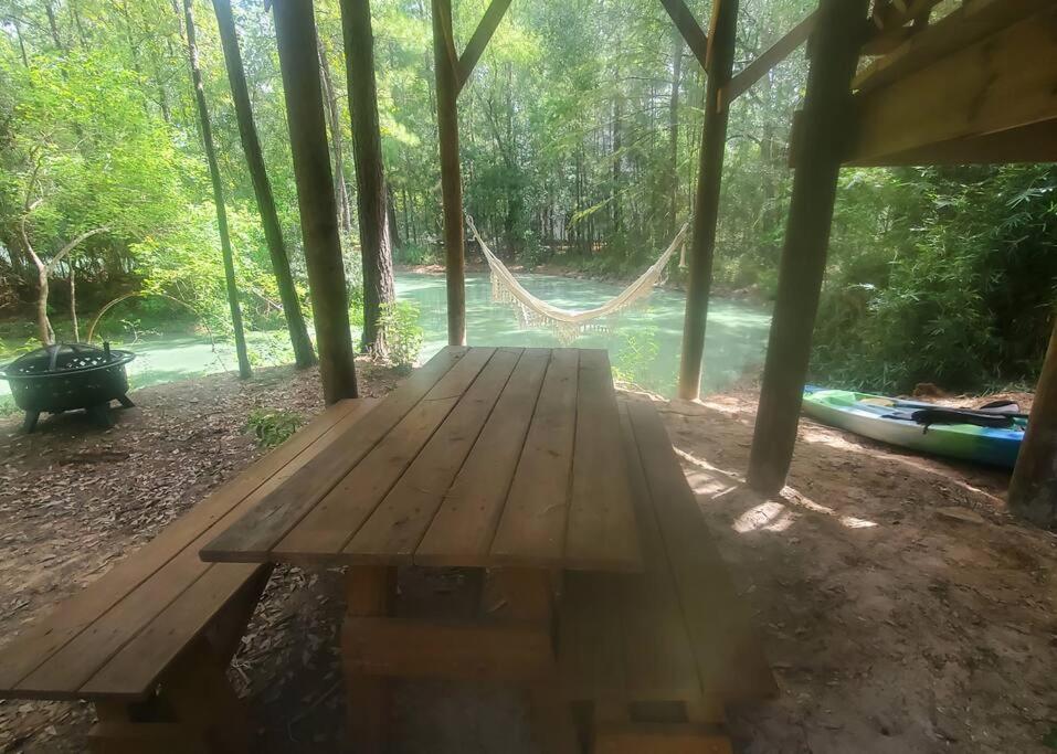 Zahrada ubytování Waterfront Treehouse in a Magical Forest