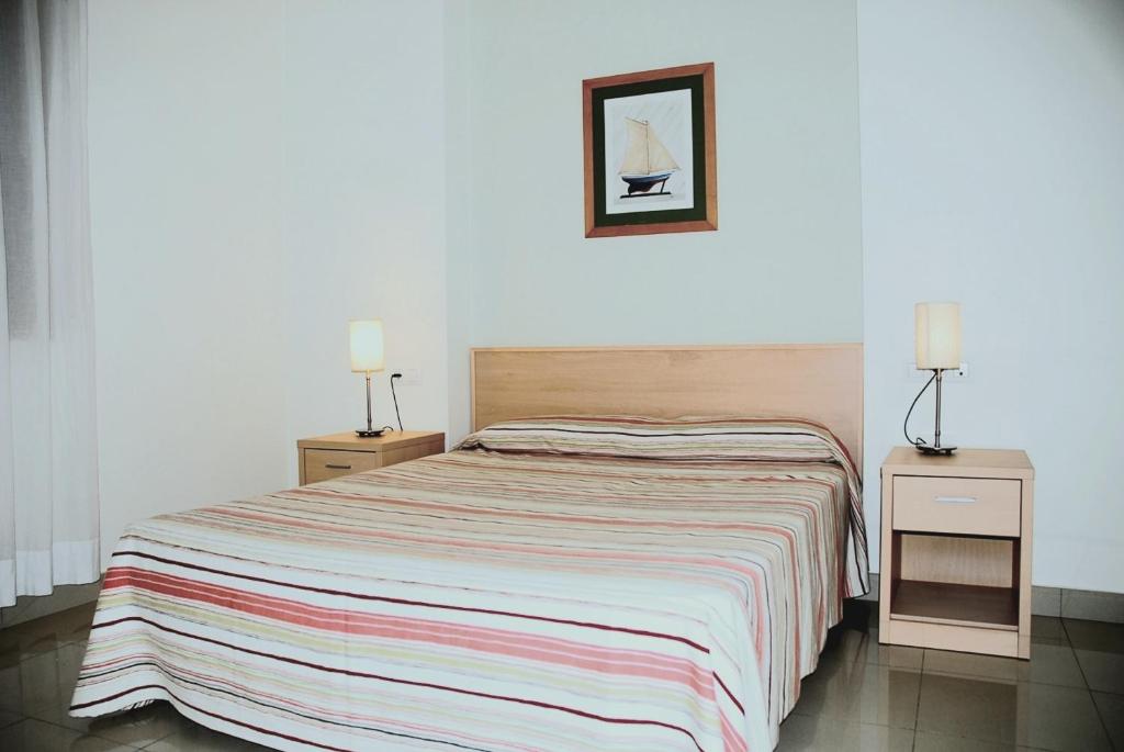 Posteľ alebo postele v izbe v ubytovaní Mestral - apartamentos céntricos