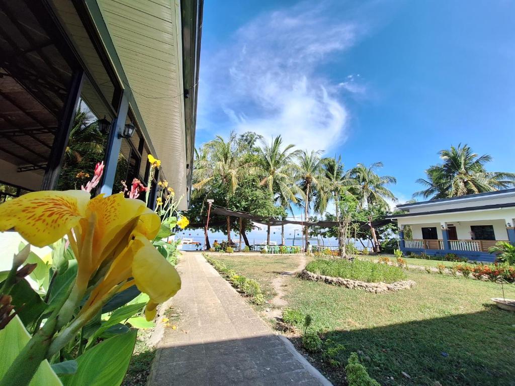 Zahrada ubytování Island Front - Bangcogon Resort and Restaurant