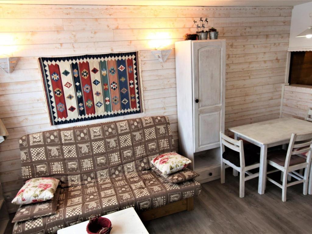 a living room with a couch and a table at Appartement Avoriaz, 2 pièces, 4 personnes - FR-1-314-190 in Morzine