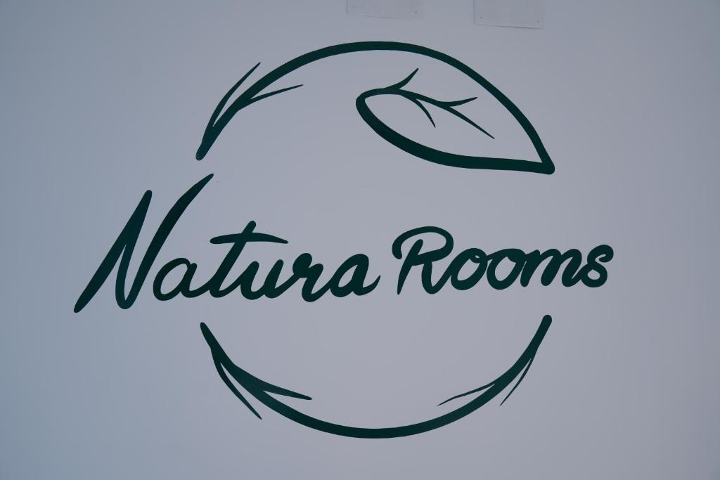 a sign with the name of kahuna rooms with eyebrows and eyelashes at NATURA ROOMS 