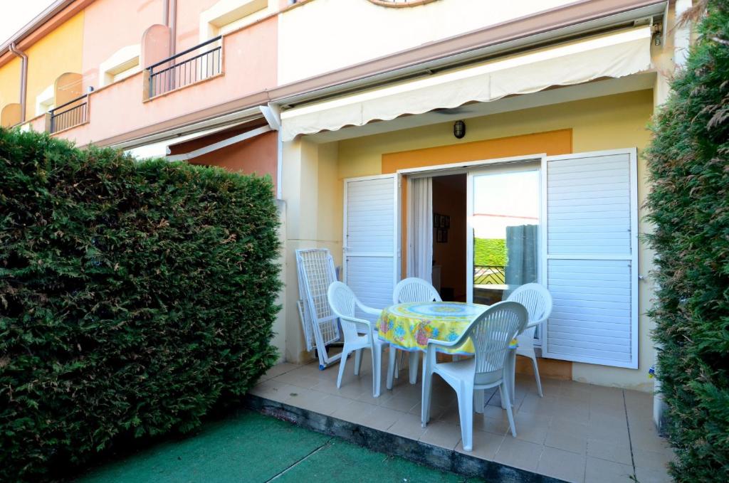 A garden outside TARRACO 15 (BOLLERIA)