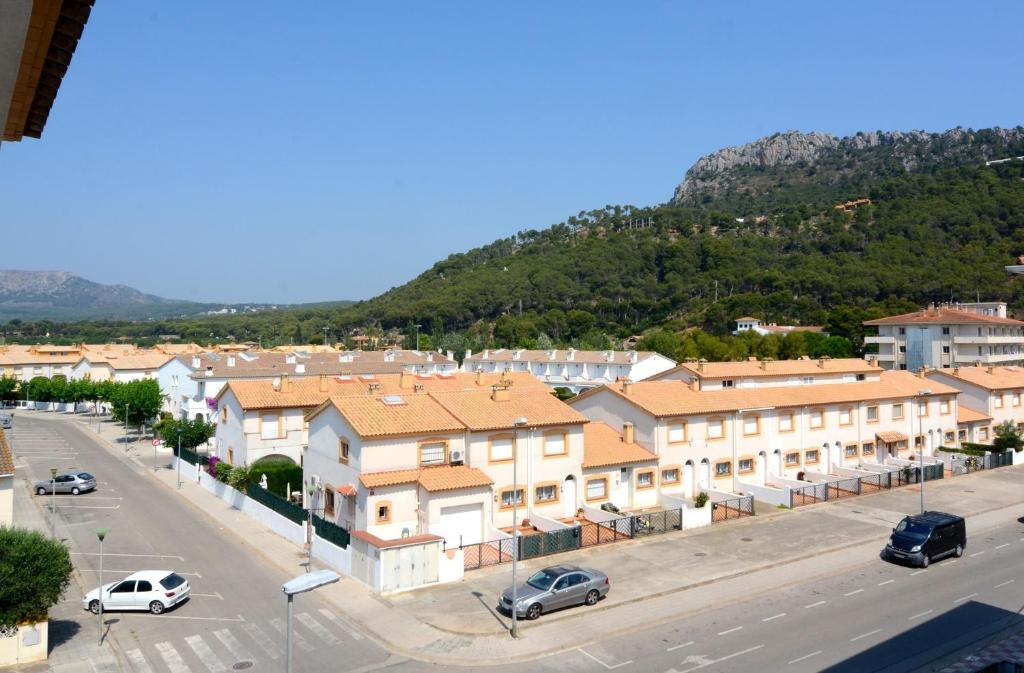 A general mountain view or a mountain view taken from the holiday home
