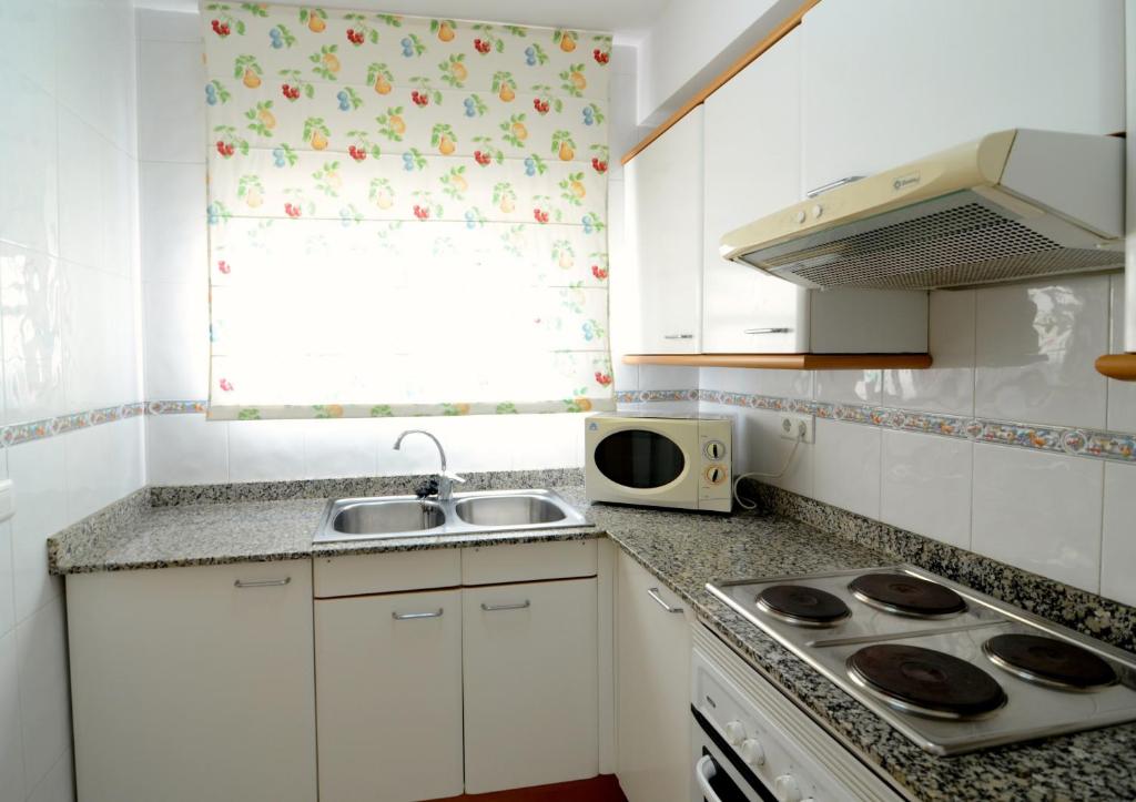 A kitchen or kitchenette at TARRACO 15 (BOLLERIA)
