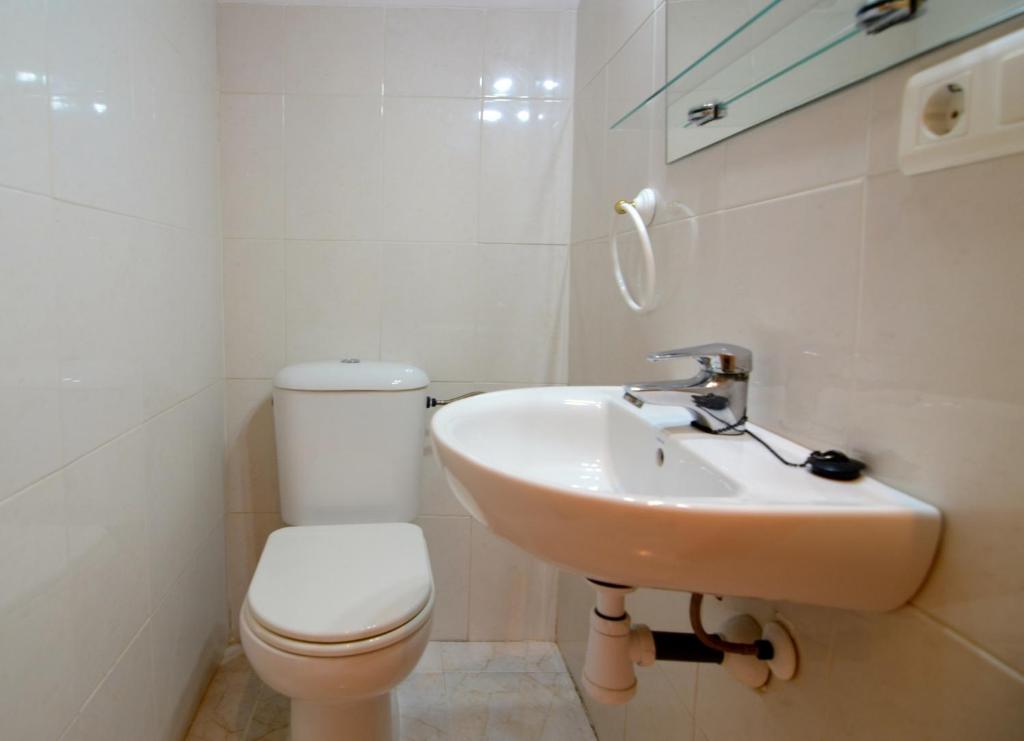 A bathroom at TARRACO 15 (BOLLERIA)