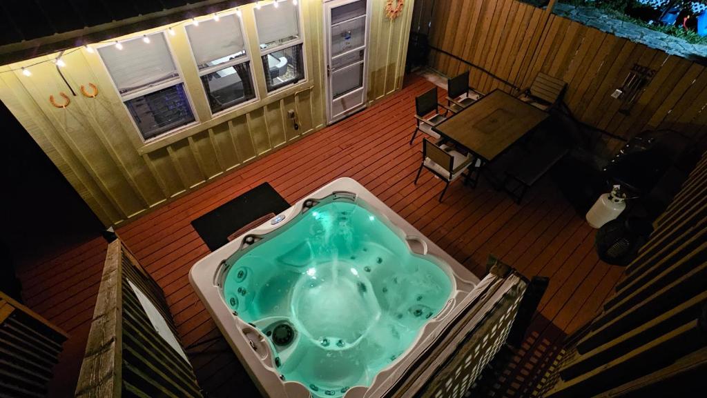 Aqua Relax Haven with Hot Tub, Kingston (updated prices 2024)