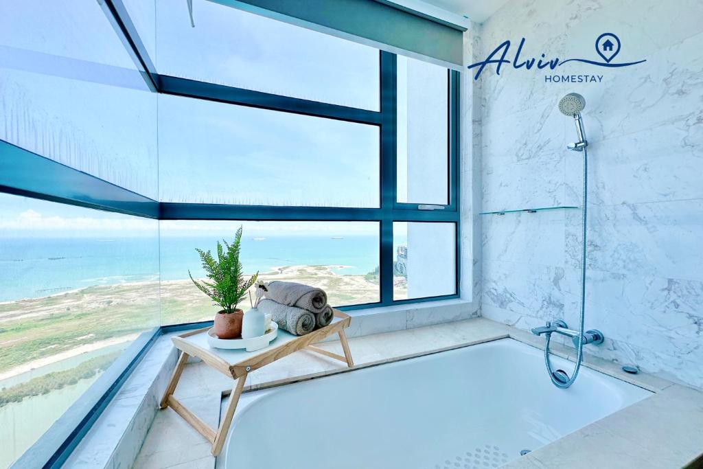 Silverscape - Luxury 3-4BR with Bathtub I 6-11pax I Infinity Pool I JonkerSt - Managed by Alviv Homestay - Appartement Met Uitzicht Op Zee