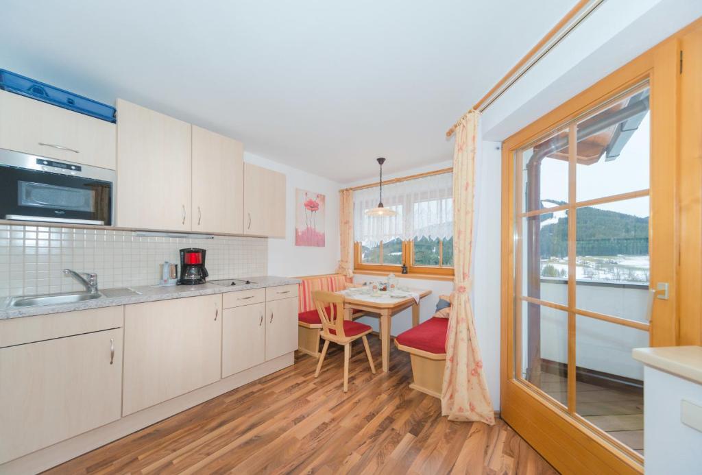 Kuchyň nebo kuchyňský kout v ubytování Landhaus Kirchgasser