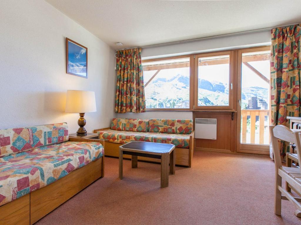 a living room with a couch and a table at Appartement Avoriaz, 2 pièces, 6 personnes - FR-1-314-207 in Morzine