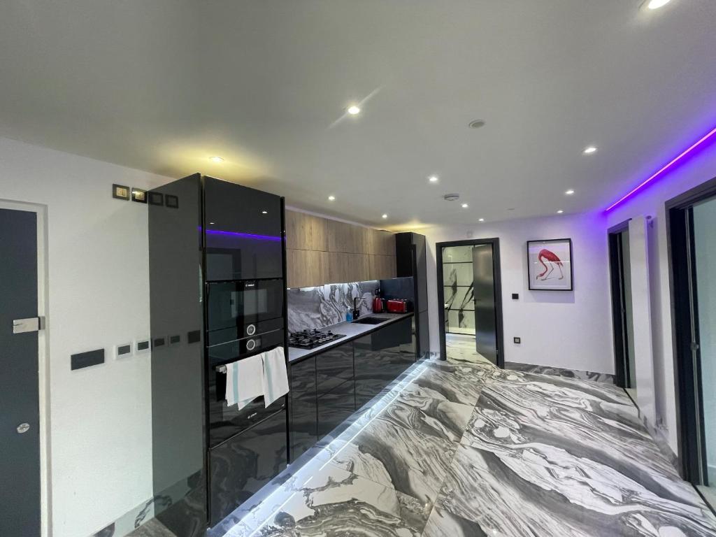 View of Modern and Stylish Penthouse Apartment next to Maidenhead Golf Course ...