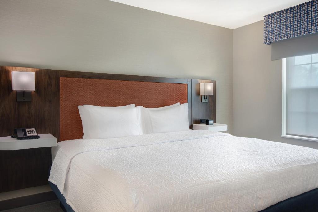 Hampton Inn & Suites Yonkers - 