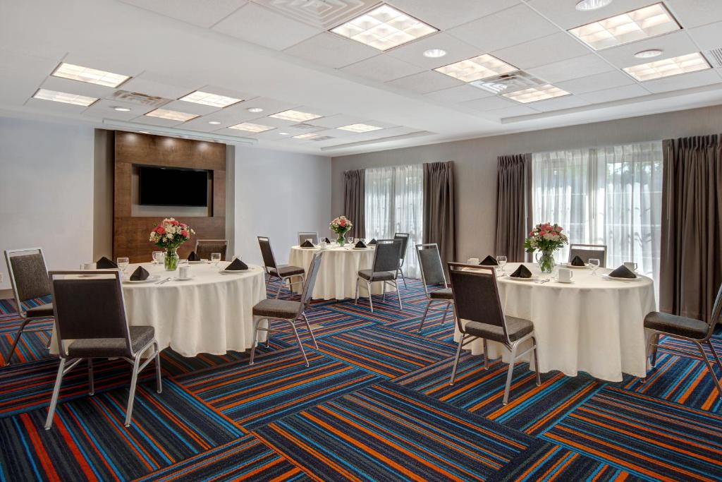 TV a/nebo společenská místnost v ubytování Hampton Inn & Suites Yonkers