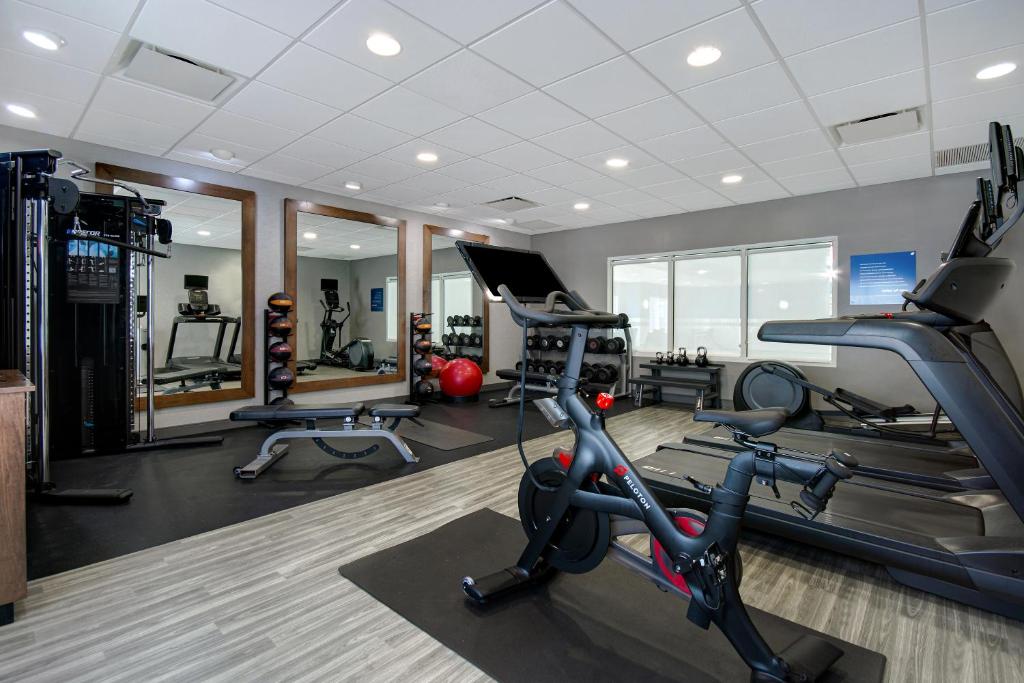 Fitness centrum a/nebo fitness zařízení v ubytování Hampton Inn & Suites Yonkers
