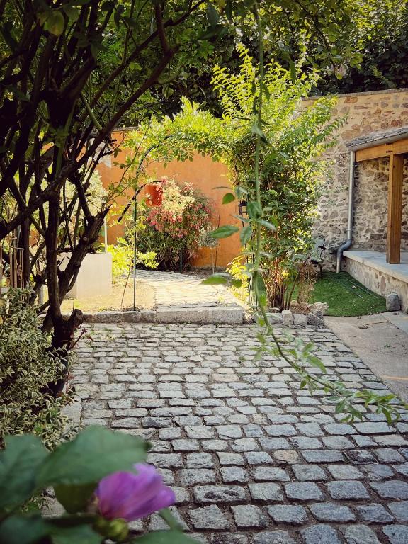 Zahrada ubytování Maison d'hôte Les Allois