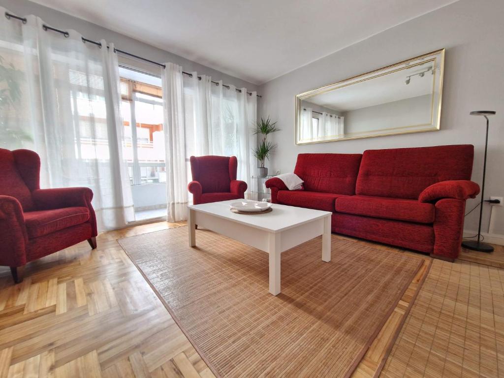 A seating area at Casa Porto, con Garaje