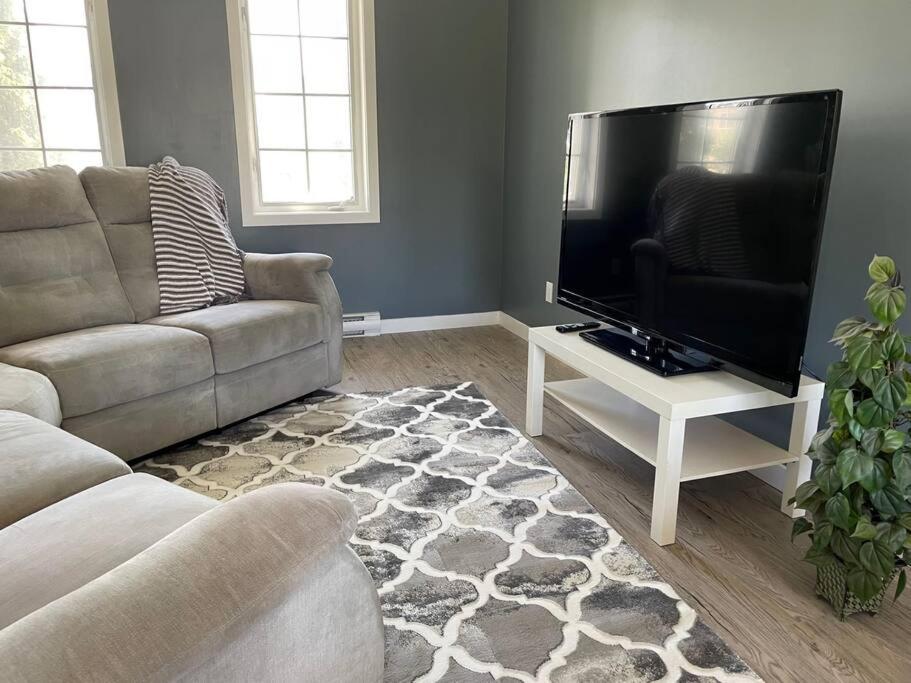 Luxurious 3 bedroom fully furnished home, VaudreuilDorion Updated 2024 Prices