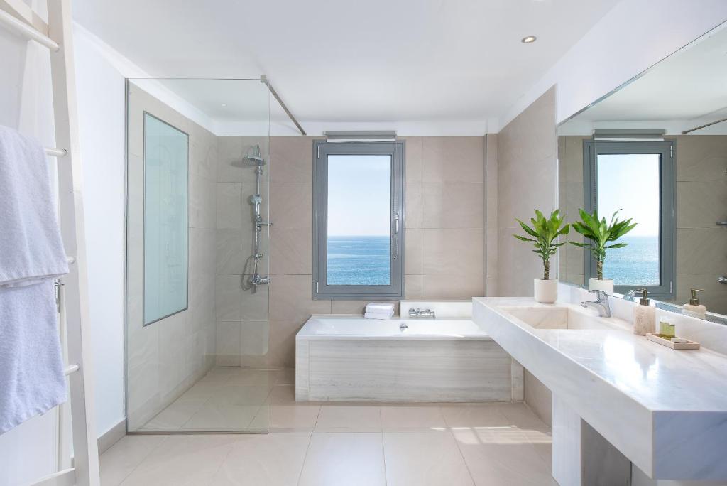 Koupelna v ubytování Mare Dei Suites Hotel Ionian Resort