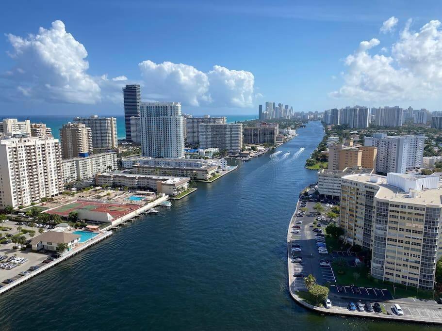 Amazing Beach Studio Apmt 2 queen beds Amazing view, Hallandale Beach
