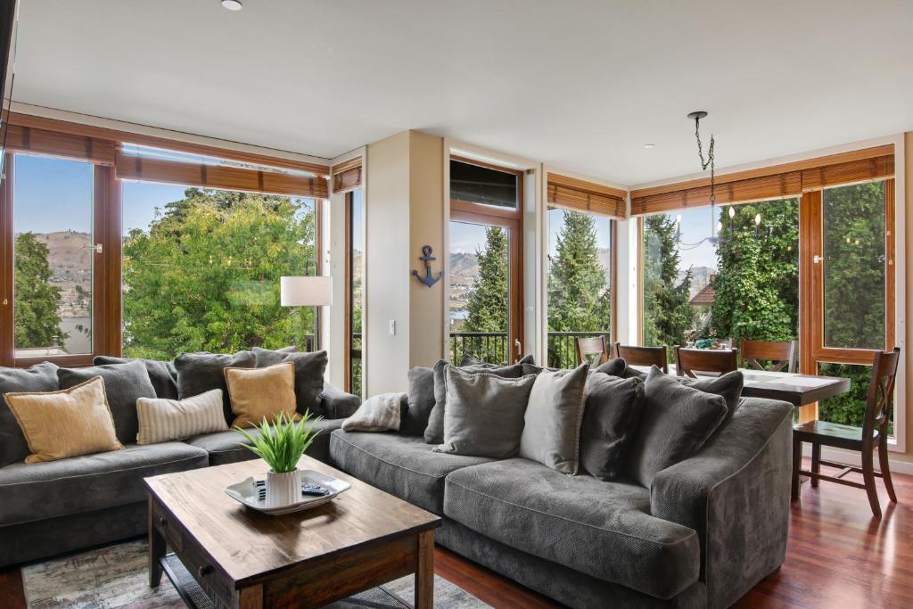 Posezení v ubytování Chelan Resort Suites Coco Chelan 212