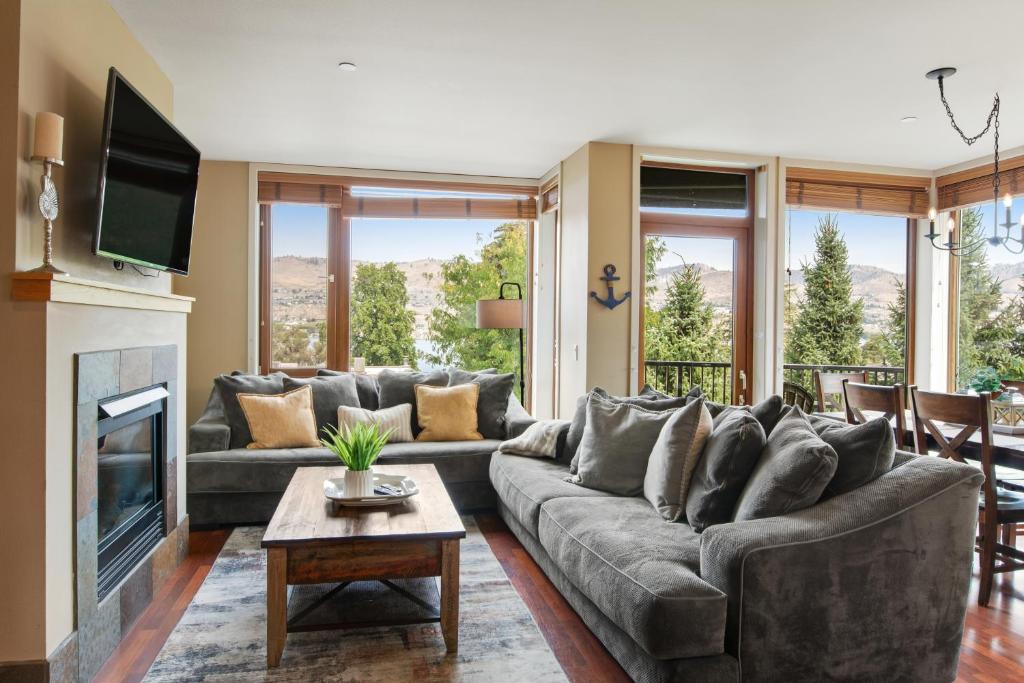 Posezení v ubytování Chelan Resort Suites Coco Chelan 212