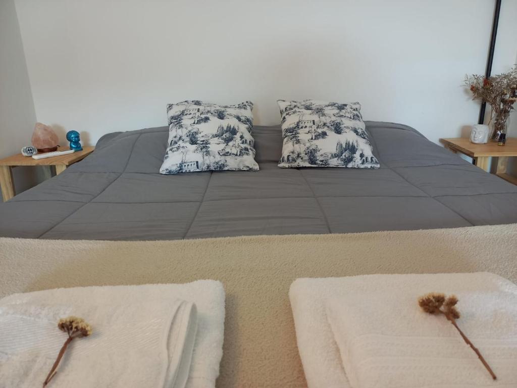 Voodi või voodid majutusasutuse Departamento Tekoha cerca del río y la playa! toas