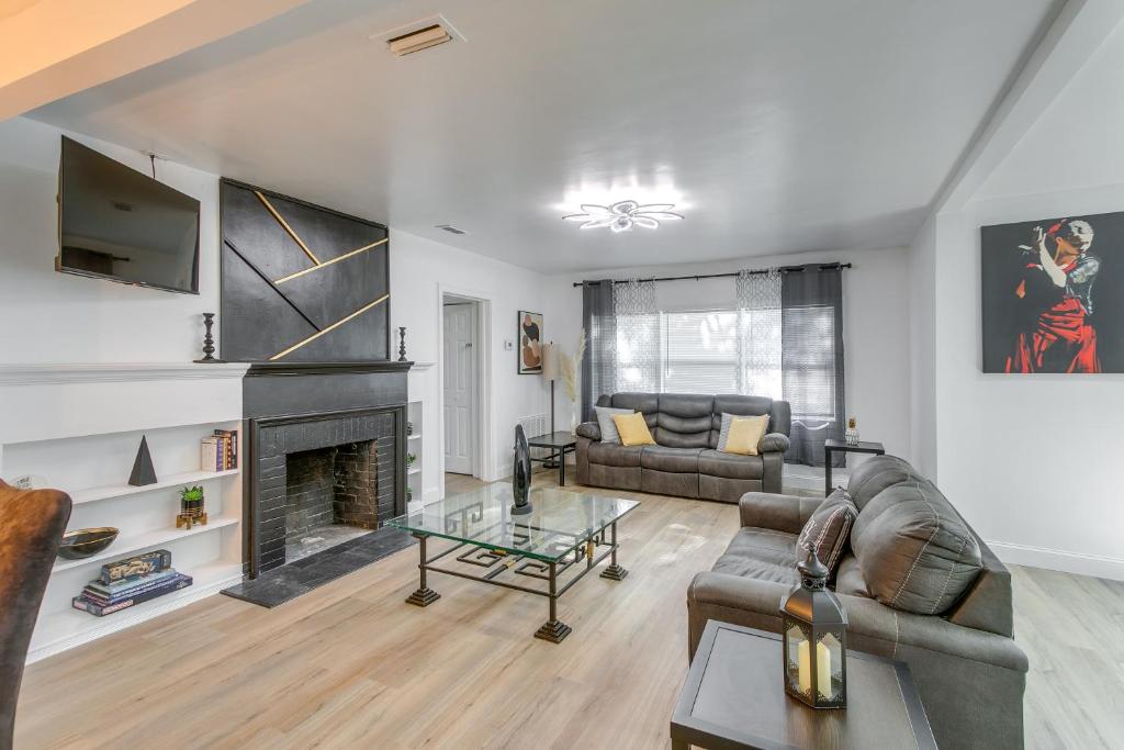 Charming Valdosta Home with Deck and Outdoor Dining!, Valdosta (updated