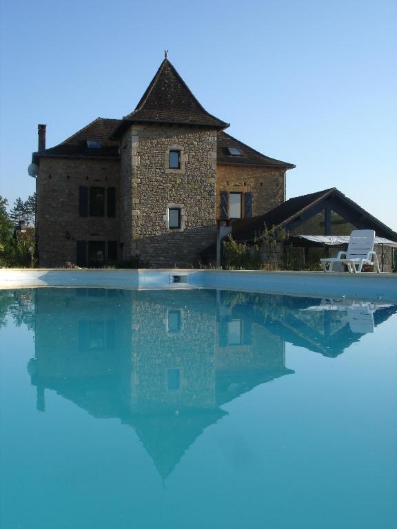 Bazén v ubytování Hotel La Bastie d'Urfé nebo v jeho okolí