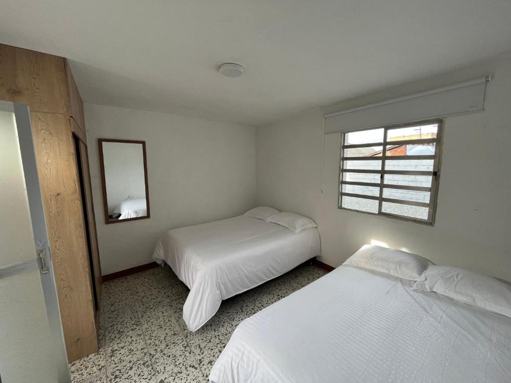 Postel nebo postele na pokoji v ubytování Casa Blanca Hostal