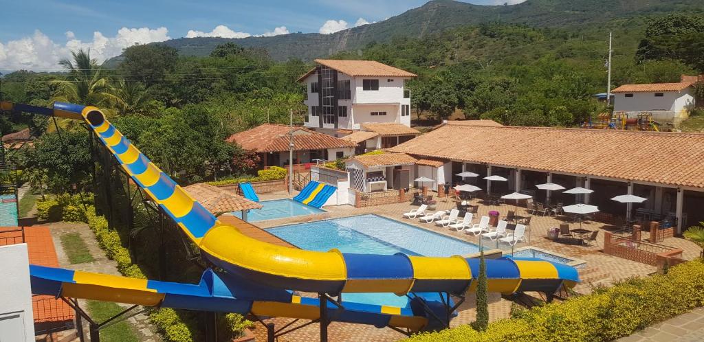 Bazén v ubytování Hotel Resort Campestre Puerta Del Sol - San Gil nebo v jeho okolí