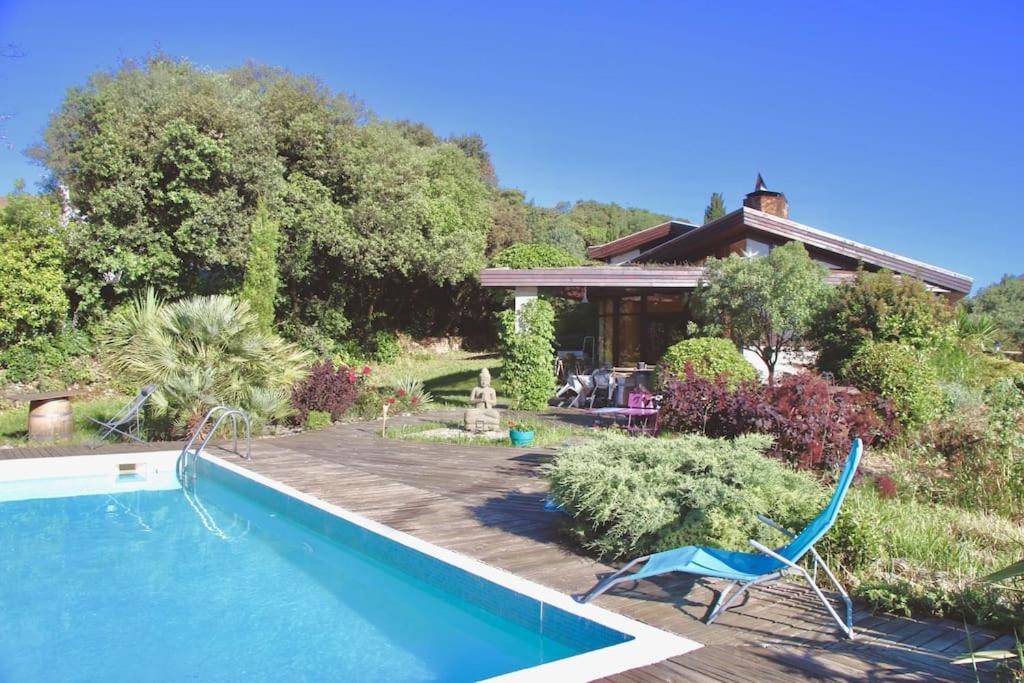 a house with a swimming pool in front of a house at Villa avec une piscine privée in Quarante
