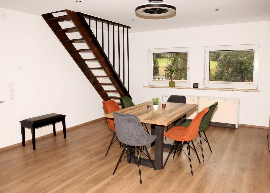 a dining room with a wooden table and chairs at Beide Bumpkes 