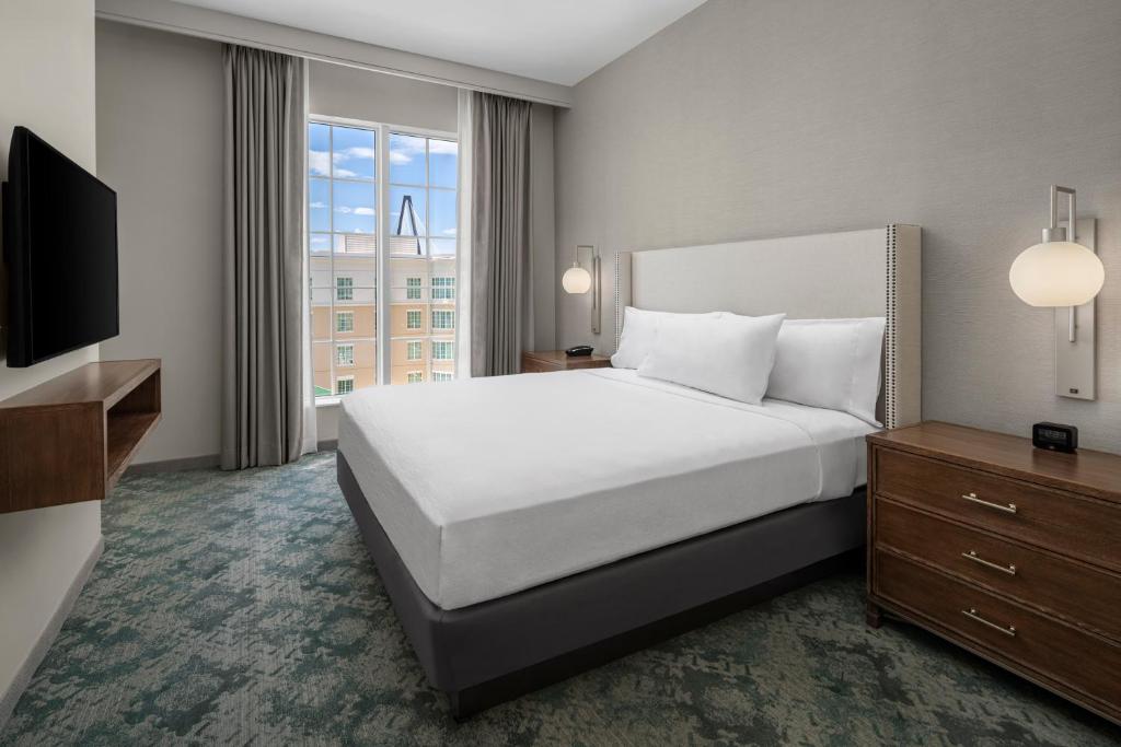 Embassy Suites by Hilton Charleston Harbor Mt. Pleasant - King Suite Met Tweekamer Met Uitzicht Op De Haven