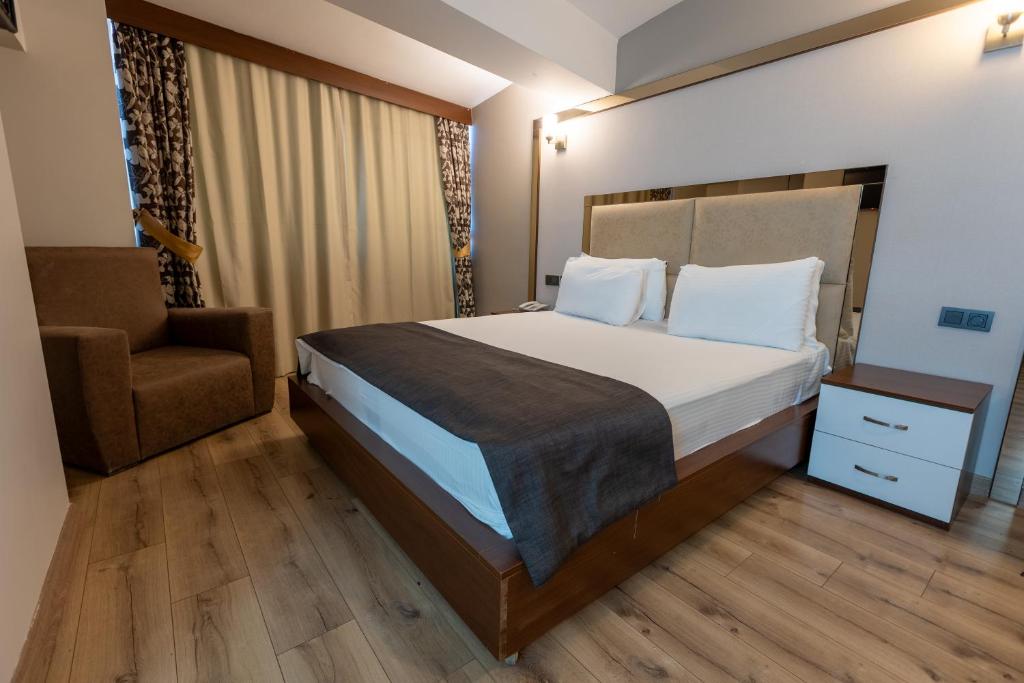 Postel nebo postele na pokoji v ubytování Asia Business Suites