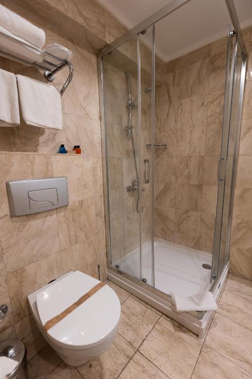 Koupelna v ubytování Asia Business Suites