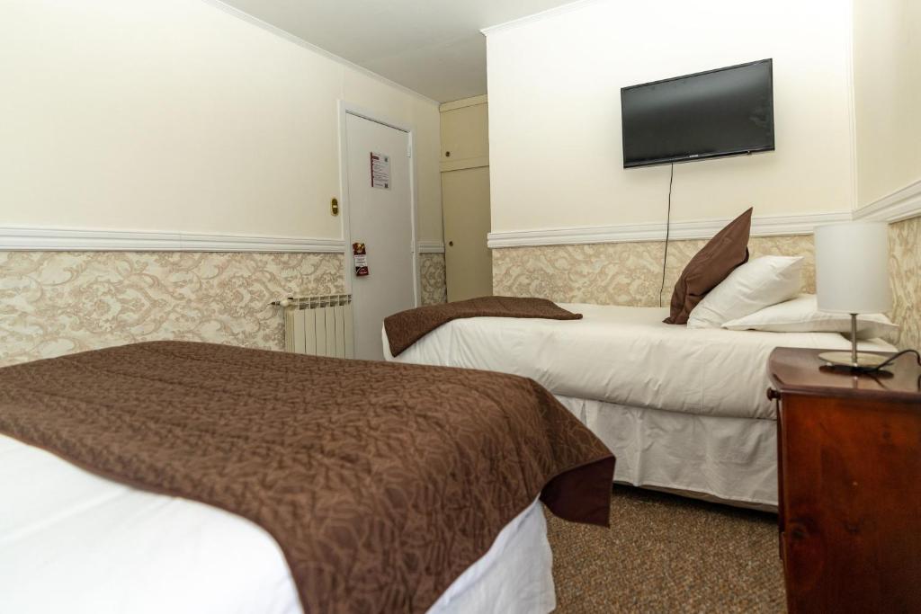 Postel nebo postele na pokoji v ubytování Darwin Hotel