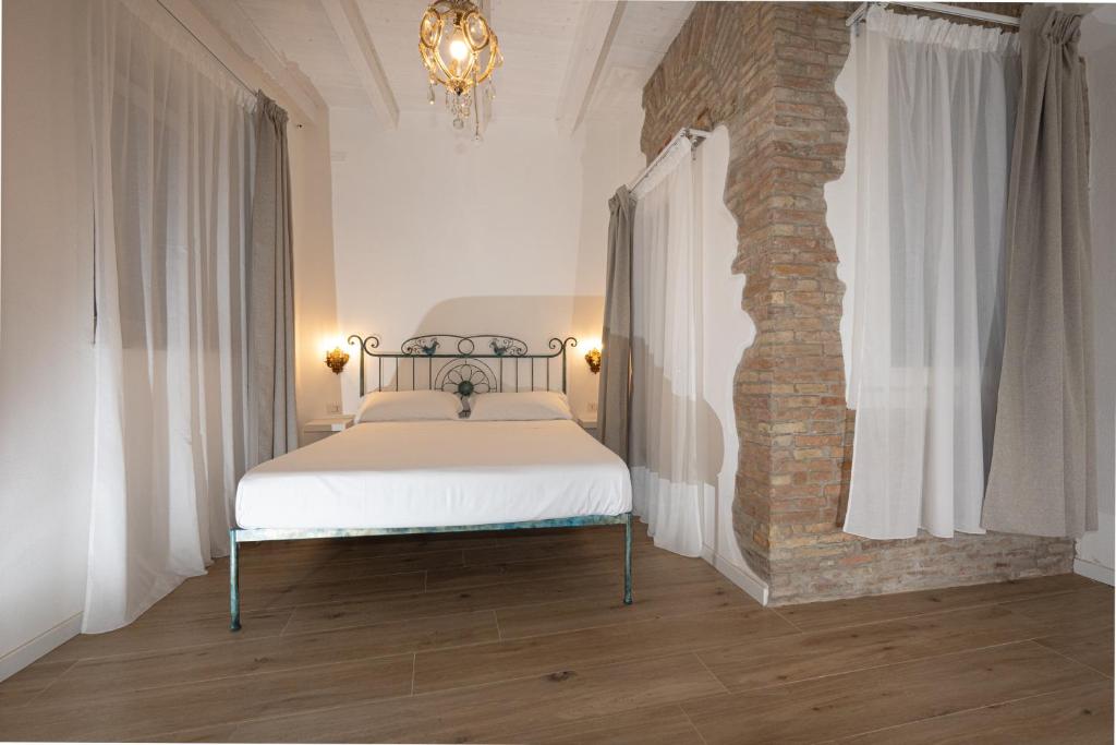 a bedroom with a bed in a room with windows at Sa ia Suite 2 in Cagliari